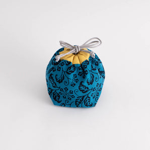 Glove wearing | Kamanu | Glove bag 