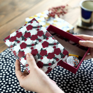 Sticker box case | Plum blossom | Hand-dyed Japanese paper brush pen made in Japan | Happy pattern series small item holder 【 Fuwa Market Original 】 