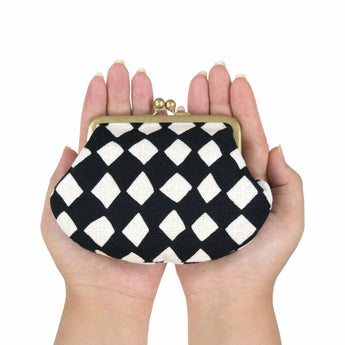 Yotsume dyed cloth hem, mouth SASHIKO embroidery connected, black