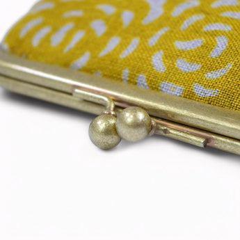 Yotsume teinture sur tissu Gama-guchi SASHIKO motif floral sans quantité Souffle de montagne